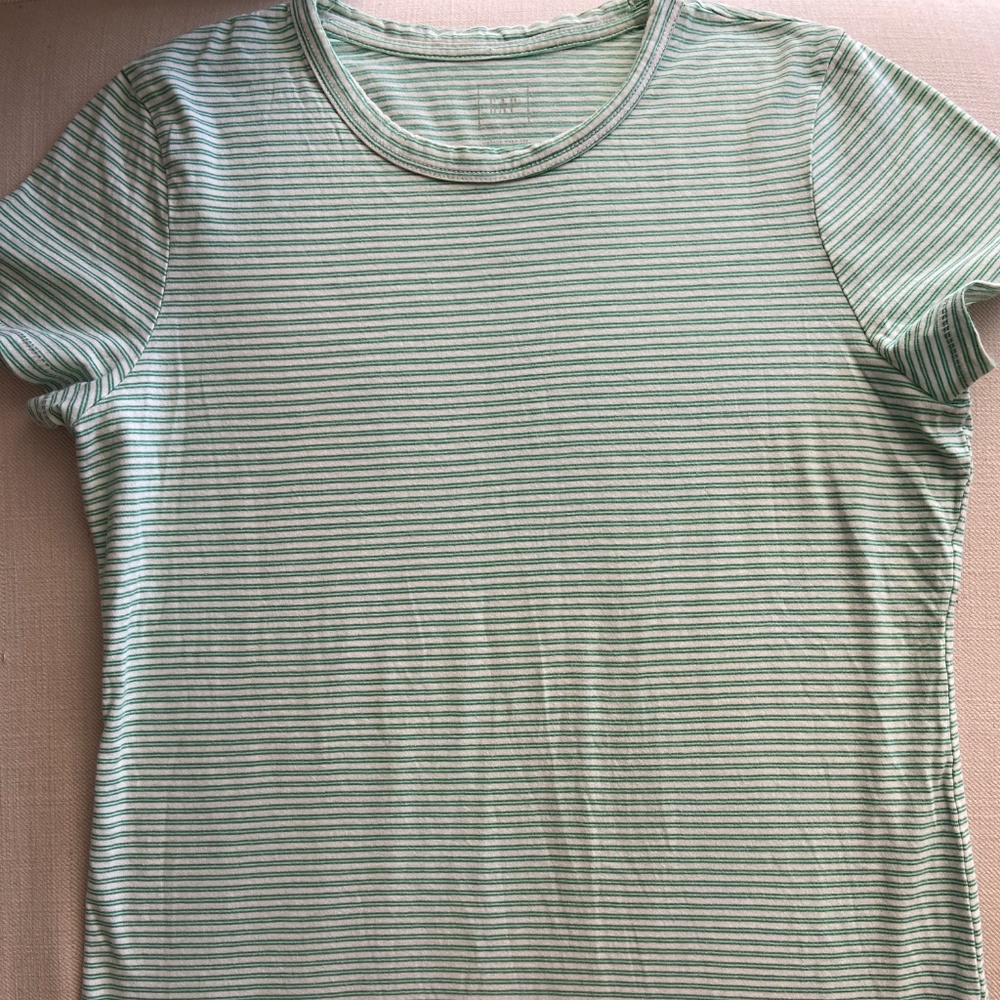 GAP Women's Tee; Size Women's Small